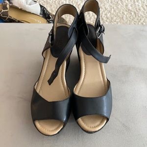 Kenneth Cole Sole my Heart Leather Sandals